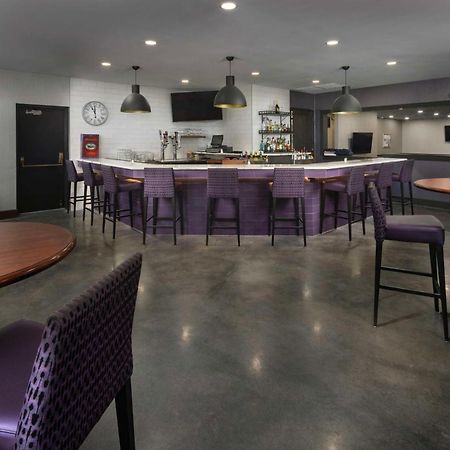 Doubletree By Hilton Manhattan, Ks Ngoại thất bức ảnh