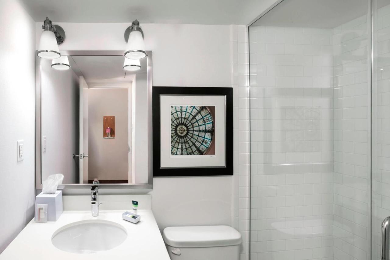 Doubletree By Hilton Manhattan, Ks Ngoại thất bức ảnh