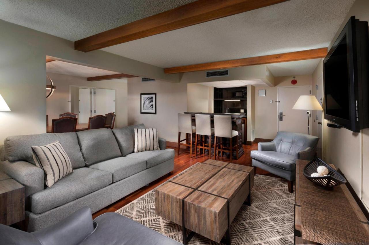 Doubletree By Hilton Manhattan, Ks Ngoại thất bức ảnh