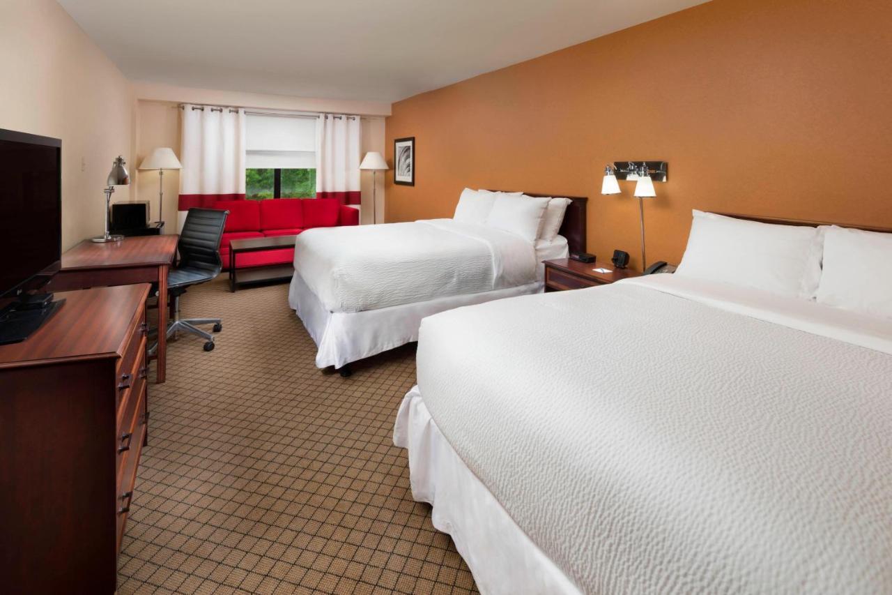 Doubletree By Hilton Manhattan, Ks Ngoại thất bức ảnh
