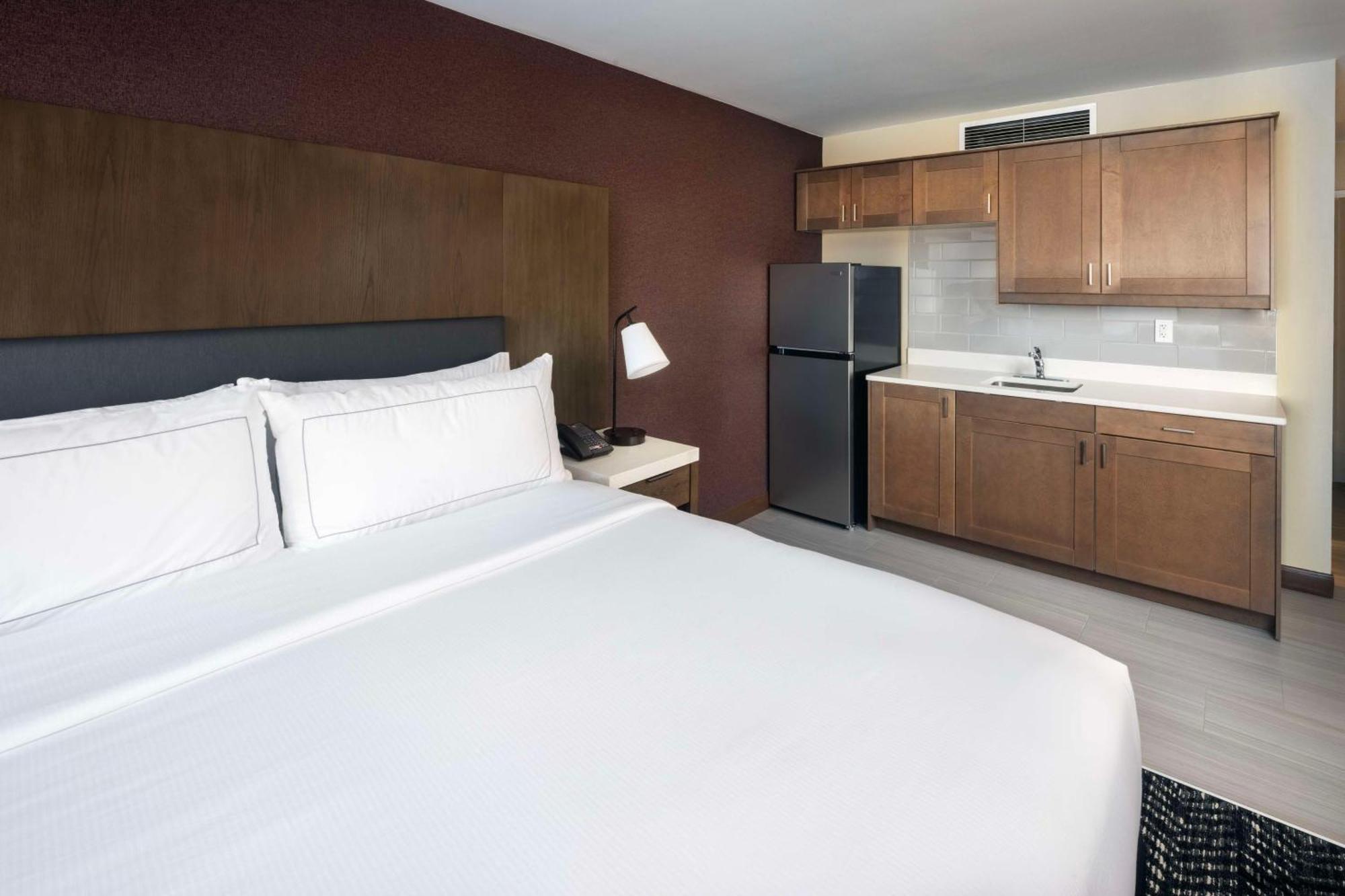 Doubletree By Hilton Manhattan, Ks Ngoại thất bức ảnh
