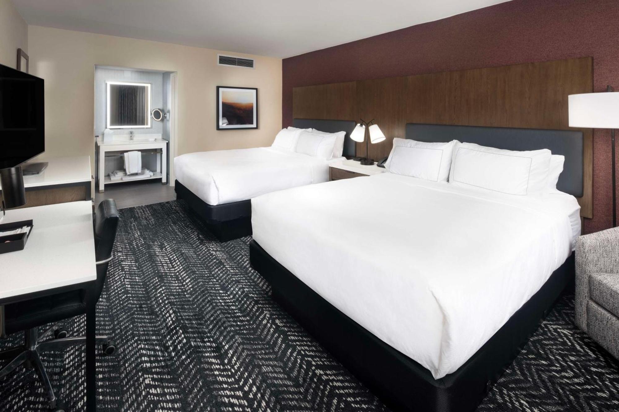 Doubletree By Hilton Manhattan, Ks Ngoại thất bức ảnh