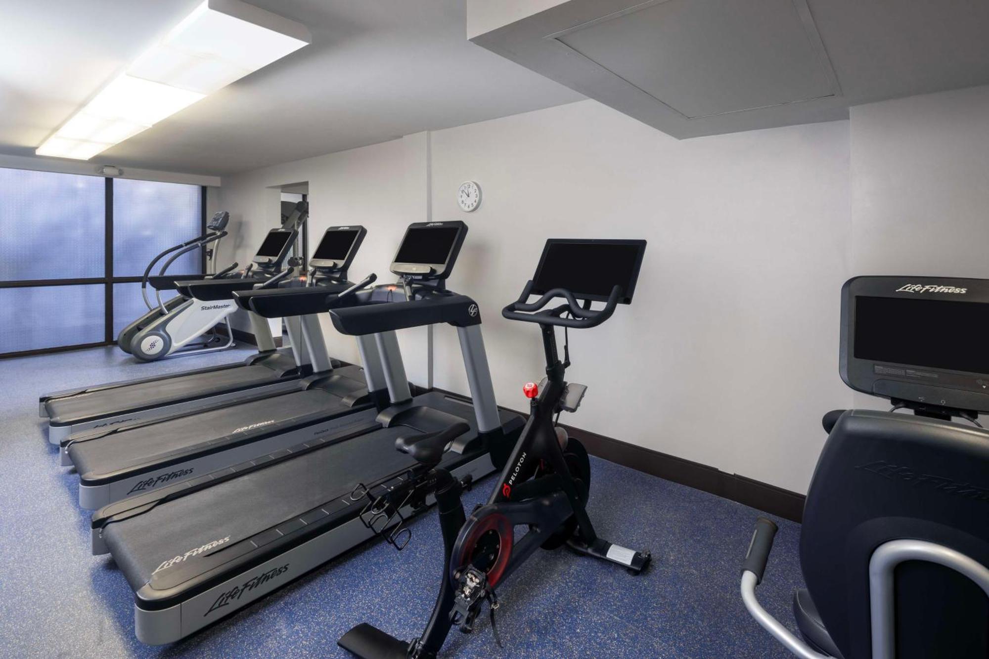 Doubletree By Hilton Manhattan, Ks Ngoại thất bức ảnh