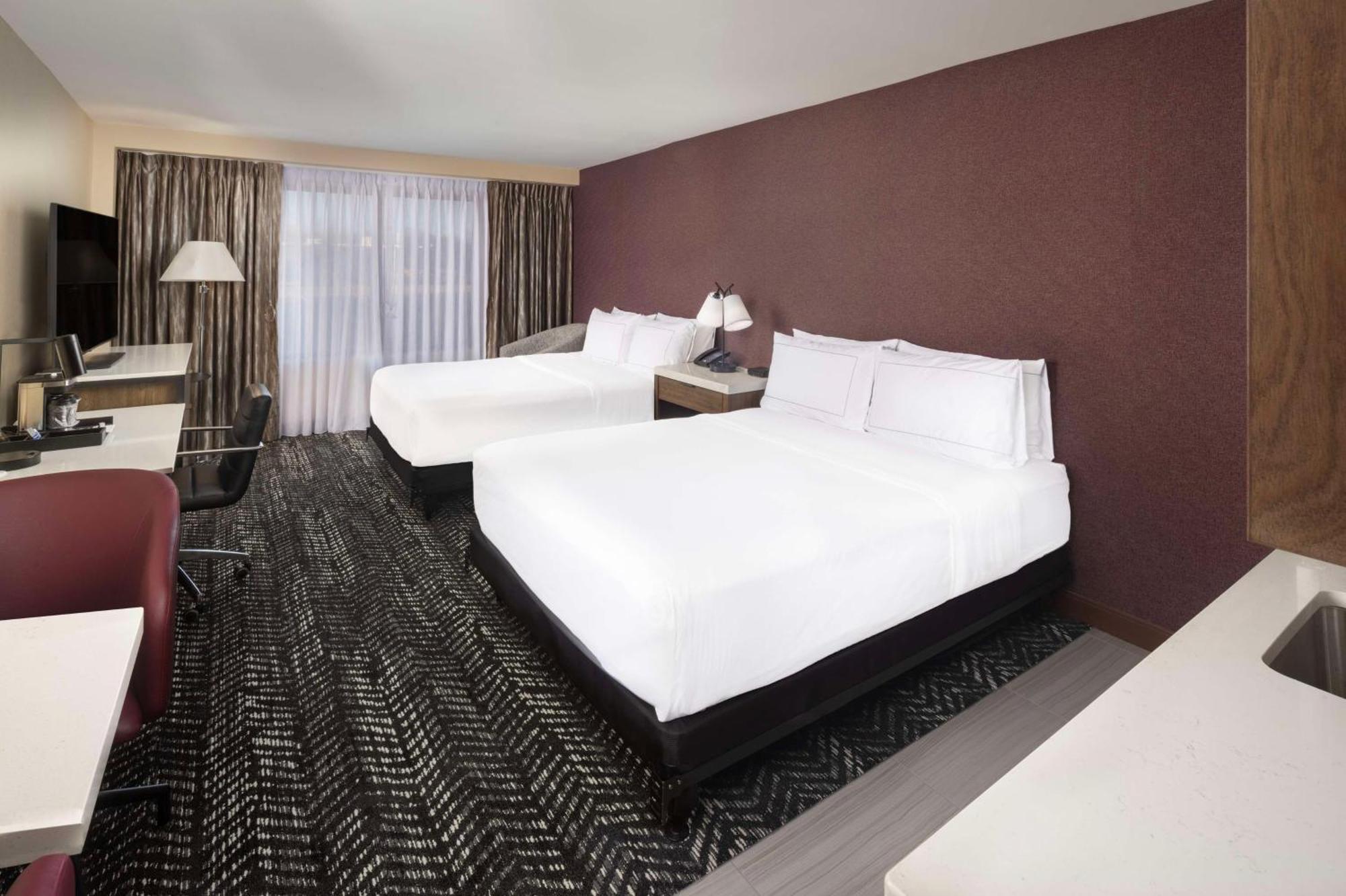Doubletree By Hilton Manhattan, Ks Ngoại thất bức ảnh