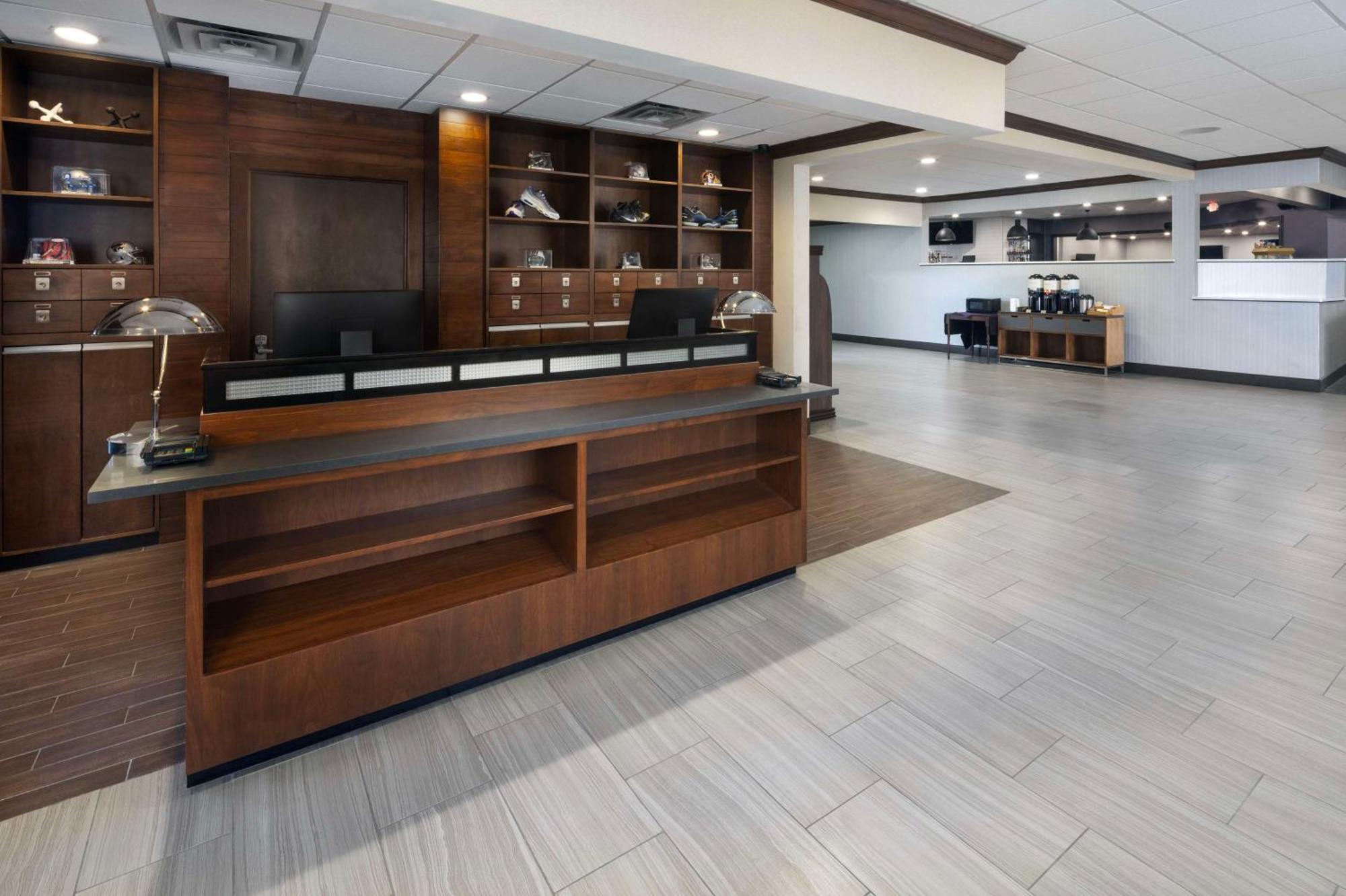 Doubletree By Hilton Manhattan, Ks Ngoại thất bức ảnh