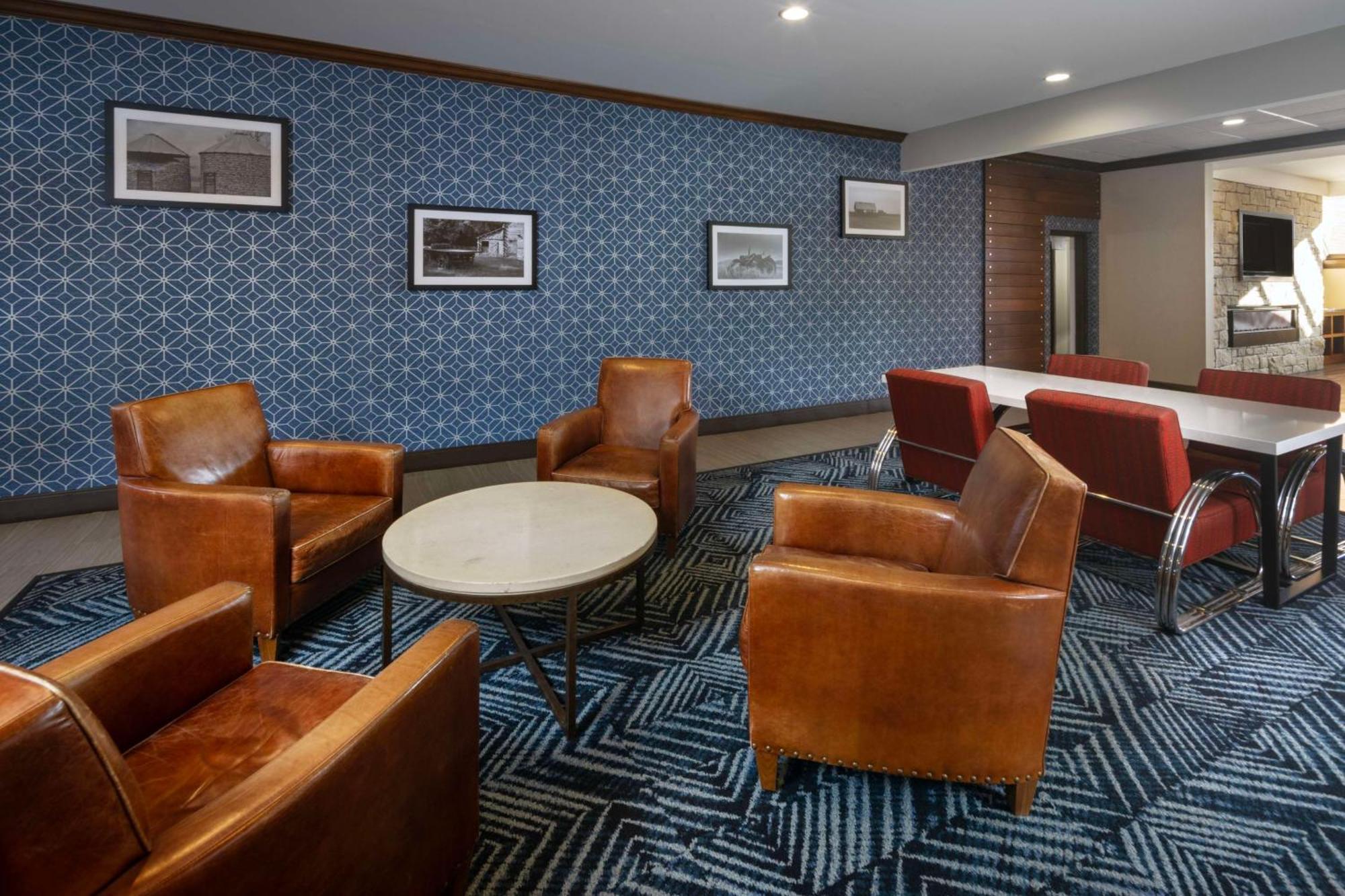Doubletree By Hilton Manhattan, Ks Ngoại thất bức ảnh
