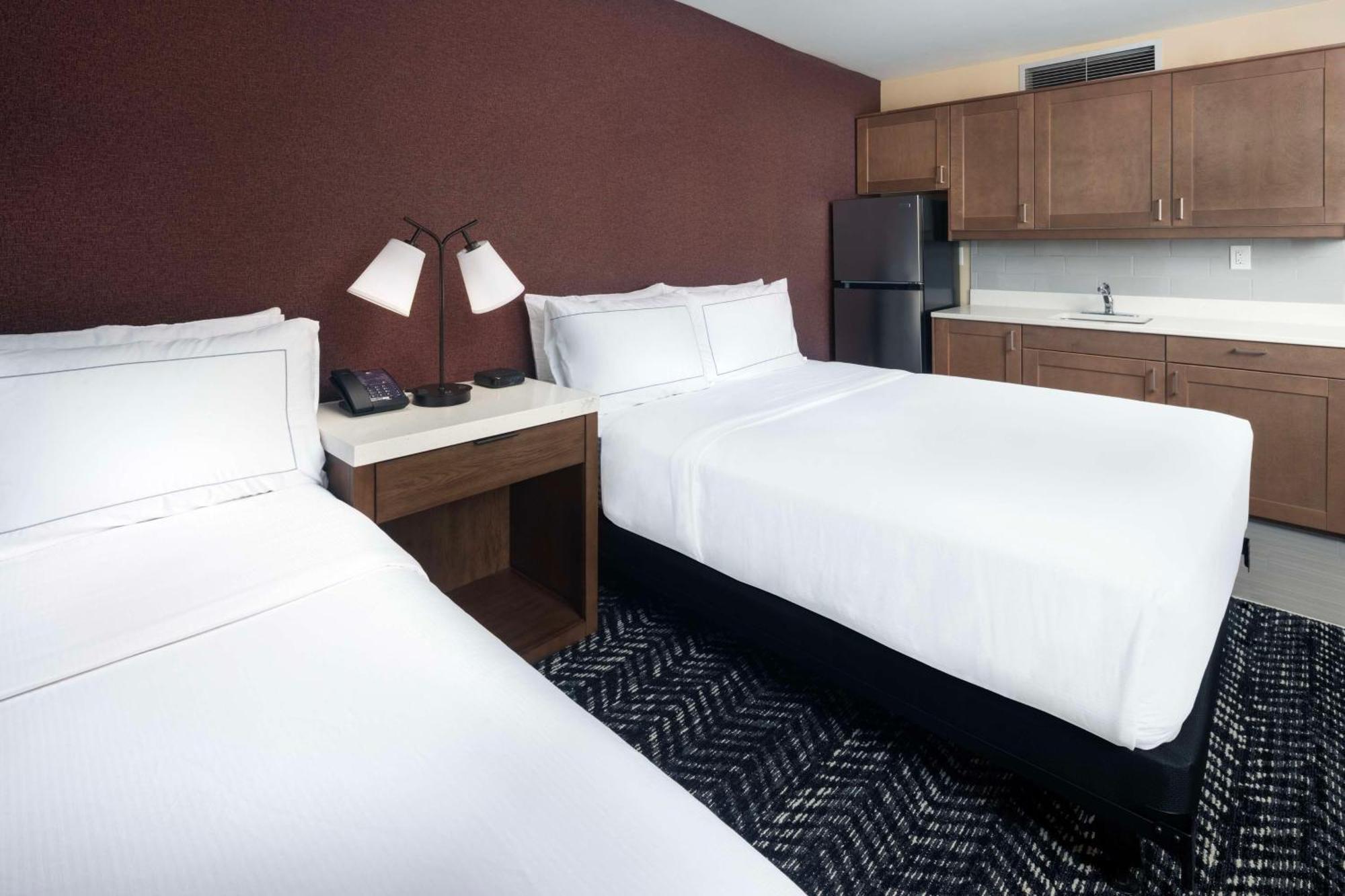 Doubletree By Hilton Manhattan, Ks Ngoại thất bức ảnh