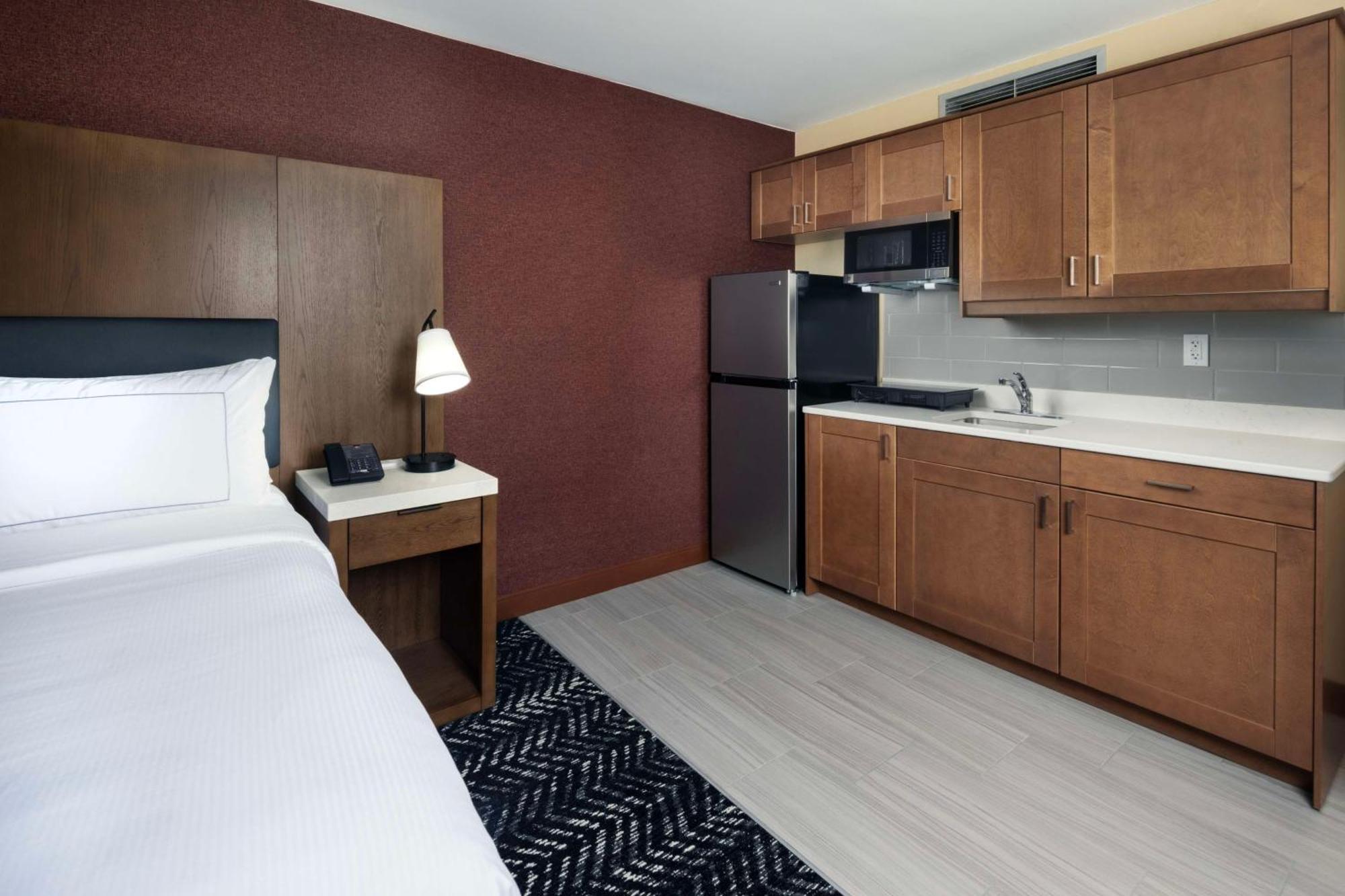 Doubletree By Hilton Manhattan, Ks Ngoại thất bức ảnh