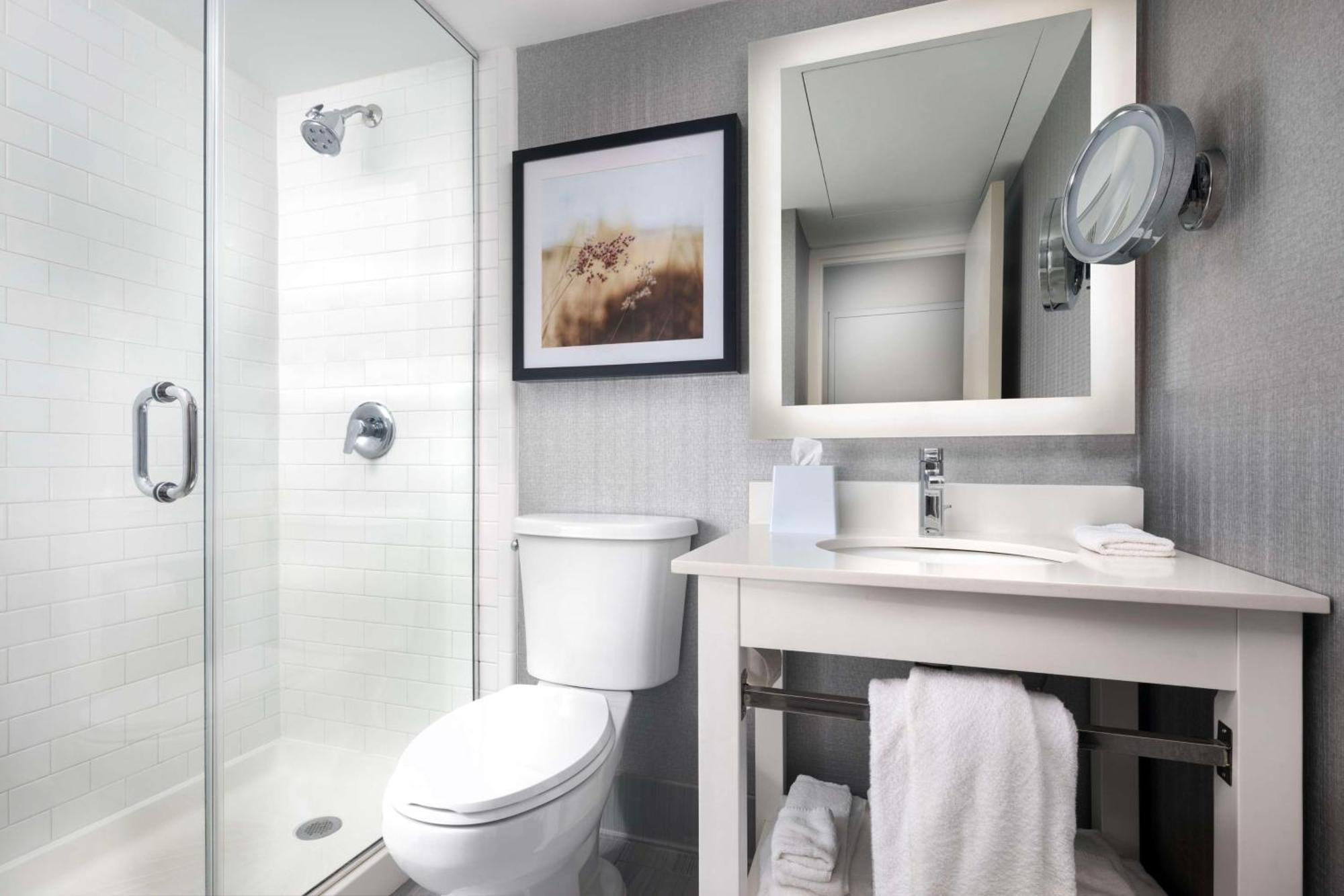 Doubletree By Hilton Manhattan, Ks Ngoại thất bức ảnh