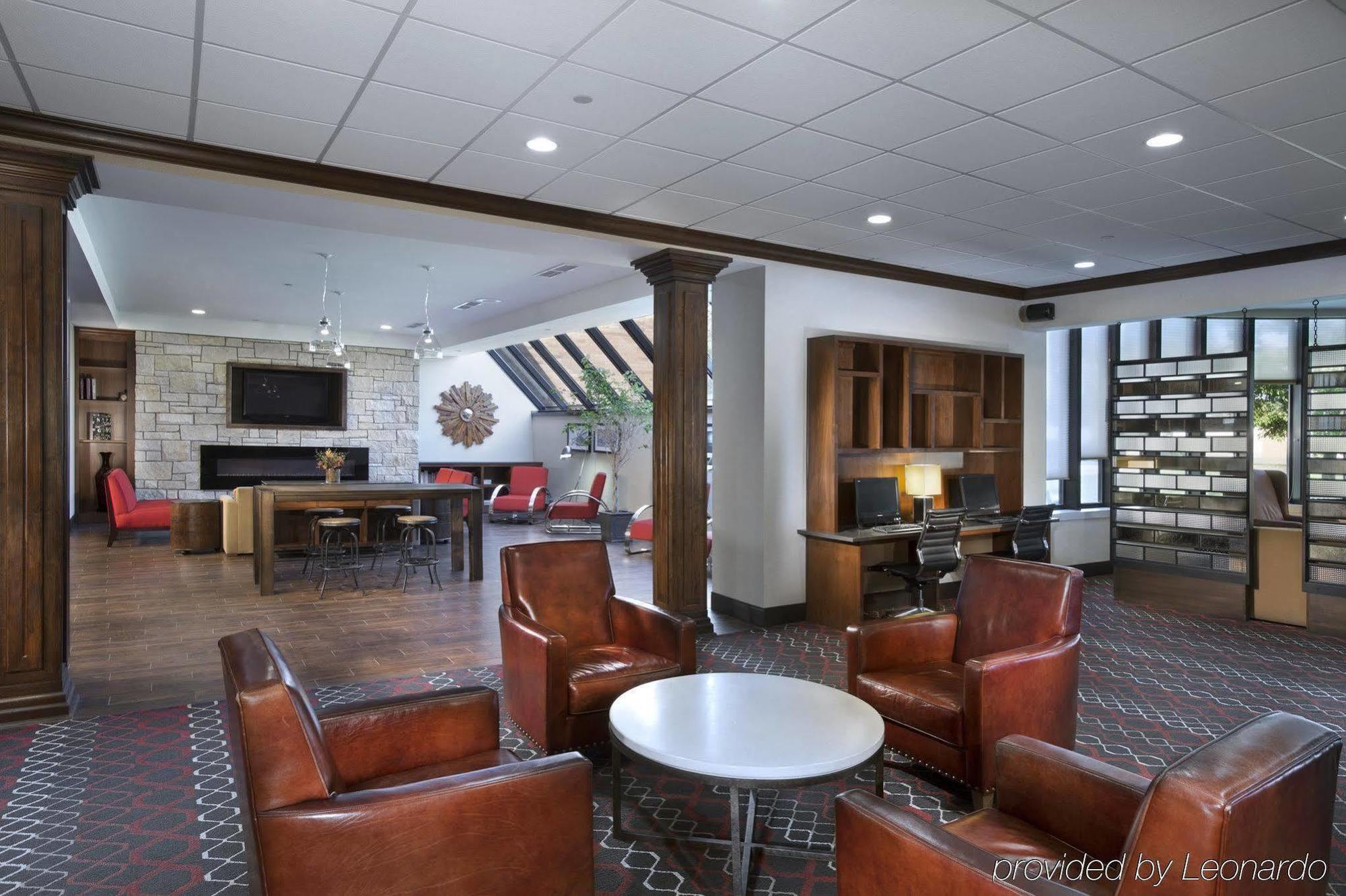 Doubletree By Hilton Manhattan, Ks Ngoại thất bức ảnh