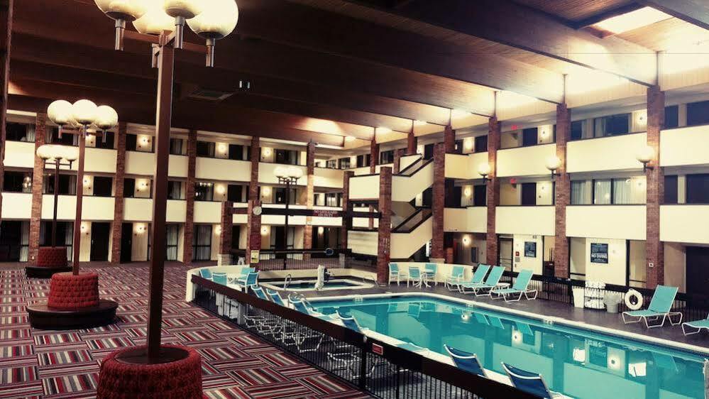 Doubletree By Hilton Manhattan, Ks Ngoại thất bức ảnh